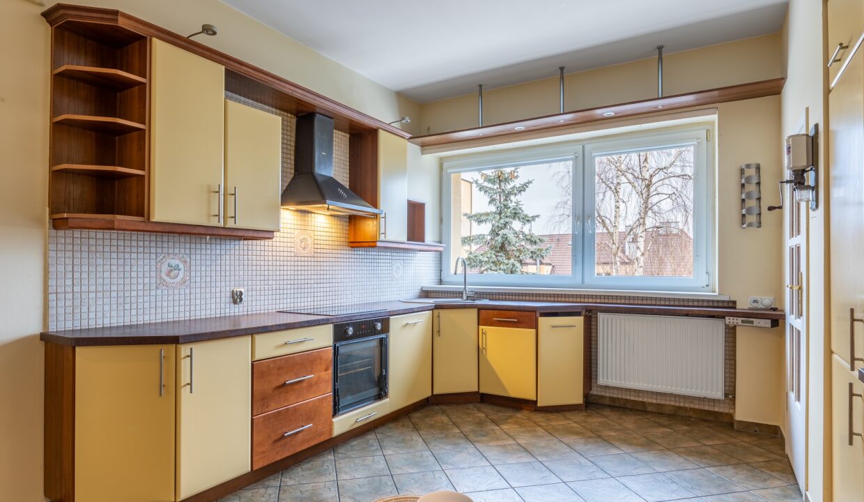 R64_6715-HDR